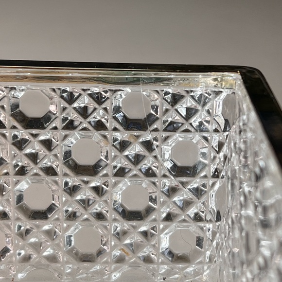 Vintage Mid 20th Century Large Diamond Cut Crystal Hinged Box. - Picture 10 of 11